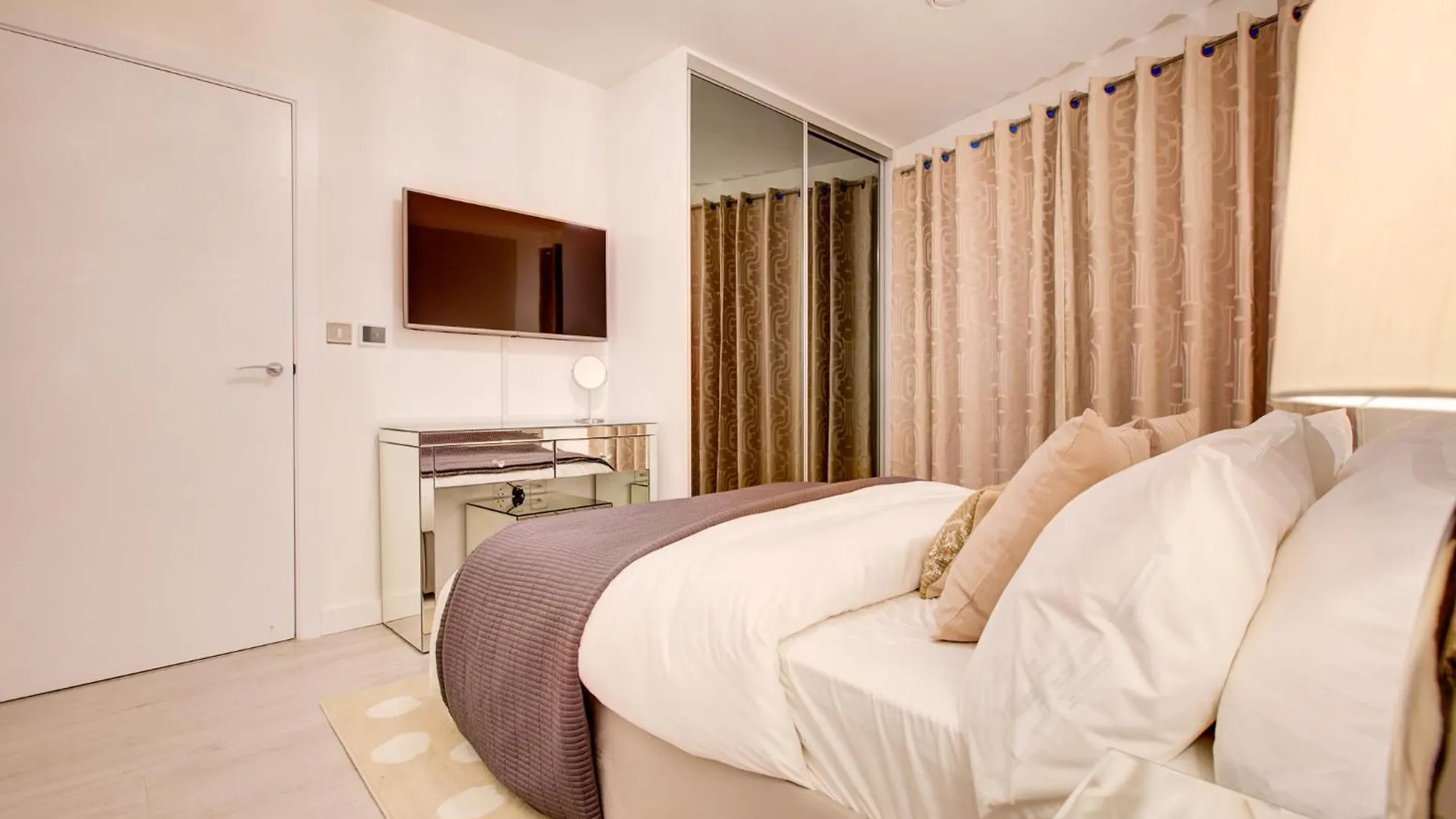 Canary Wharf 2 Bedroom Luxury Apartment London United Kingdom