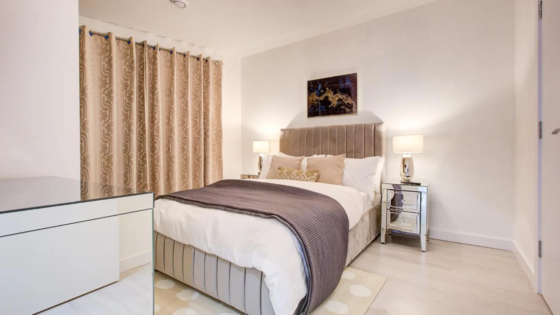 Canary Wharf 2 Bedroom Luxury Apartment London
