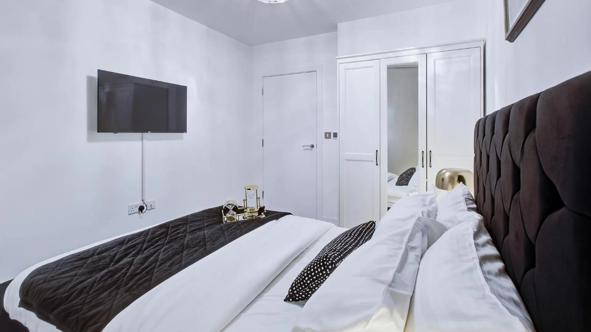 Canary Wharf 2 Bedroom Luxury Apartment London