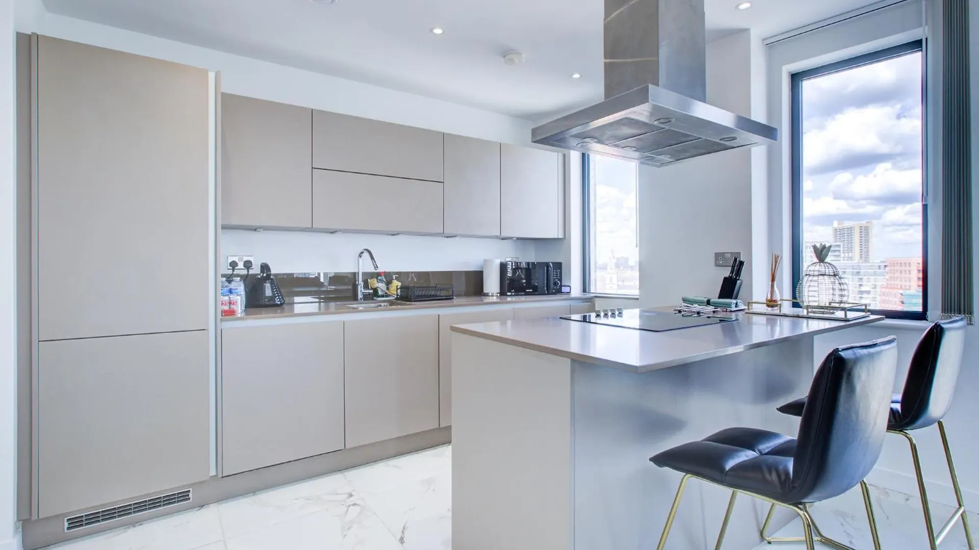 Canary Wharf 2 Bedroom Luxury Apartment London
